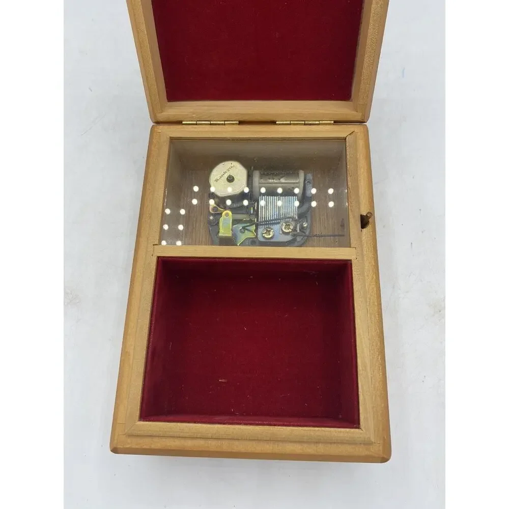 Vintage 1950-1980 Willits Inc Walnut Box W/Sankyo 23 Keynote Comb
